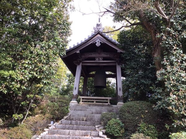 伊勢寺の鐘楼堂