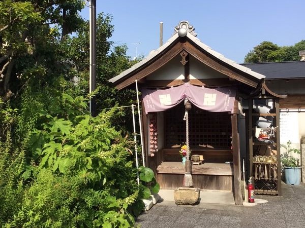 伊勢寺の地蔵堂